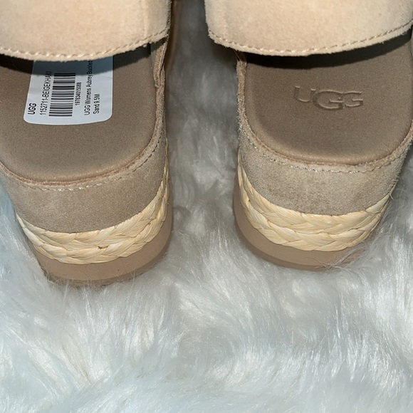 🆕 UGG Womens Aubrey Ankle Strap
Platform Sandal Shoes Sand Color Size 9.5 - Picture 9 of 15